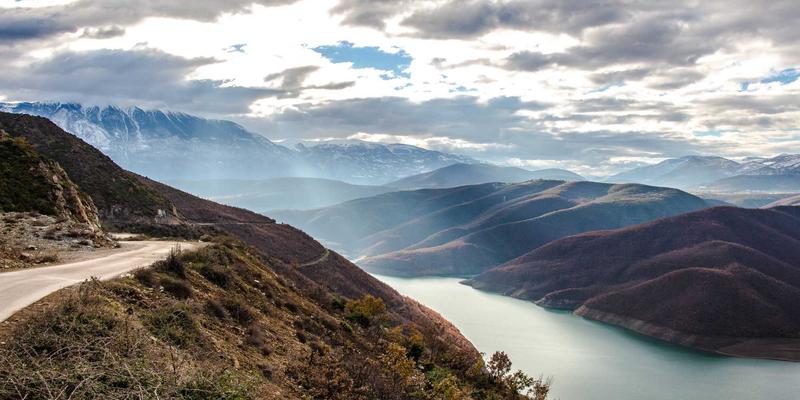 创意设计思维如何重塑企业创新：营销策划与品牌设计的协同引擎