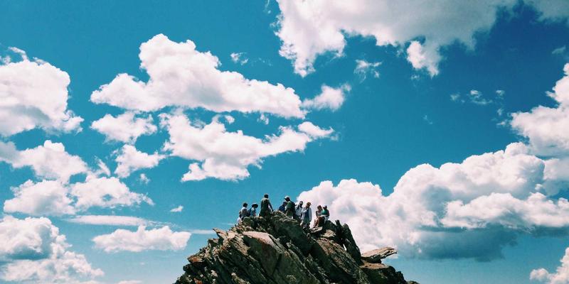 数字设计与品牌策划新篇章：BQ梦想如何打造沉浸式艺术展览的多感官叙事